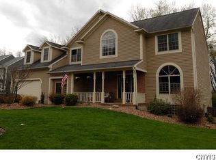 8205 Royal Scarlet Dr, Baldwinsville, NY 13027