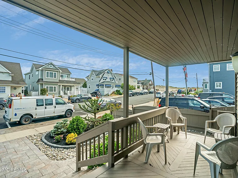 8 Ortley Ave — Photo 37