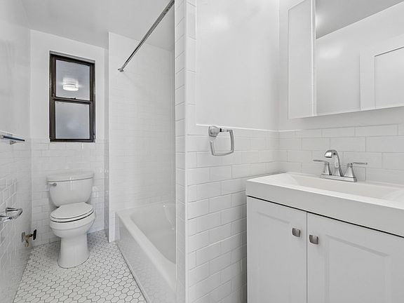 4th image of 440 W 34th St APT 1B