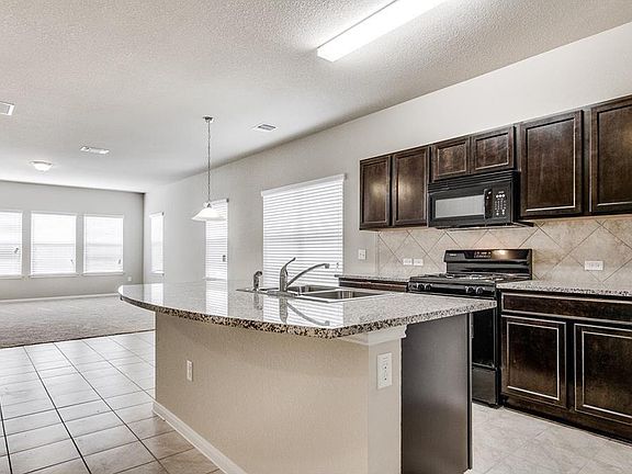5th image of 401 Sabina Dr