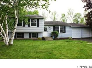 5072 Clifton Dr, North Syracuse, NY 13212
