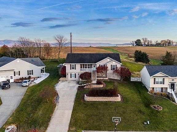 4th image of 135 Falcon Ln