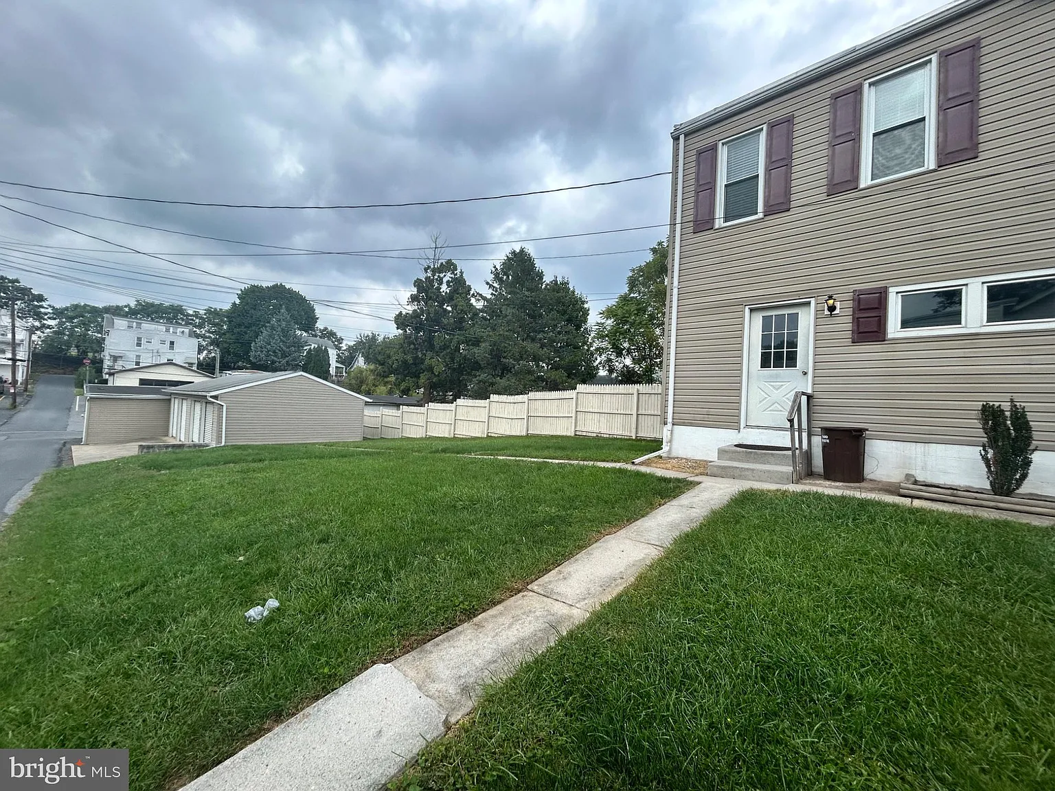 3 bed, 1.0 bath, 1509 sqft, $1,650 — Photo 4