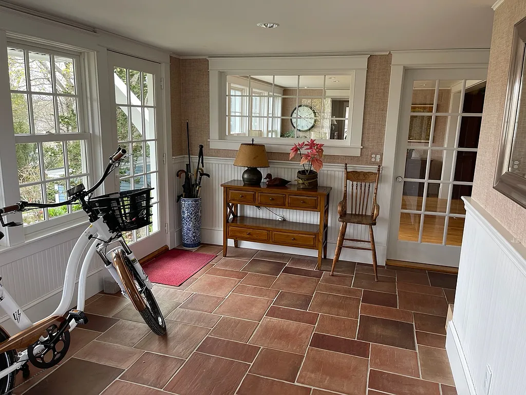 4 bed, 3698 sqft, $4,250 — Photo 2