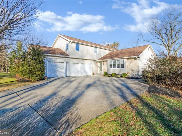 414 Country Club Dr, Cherry Hill, NJ 08003