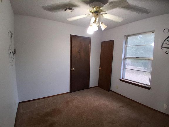 5th image of 303 Liza Ln