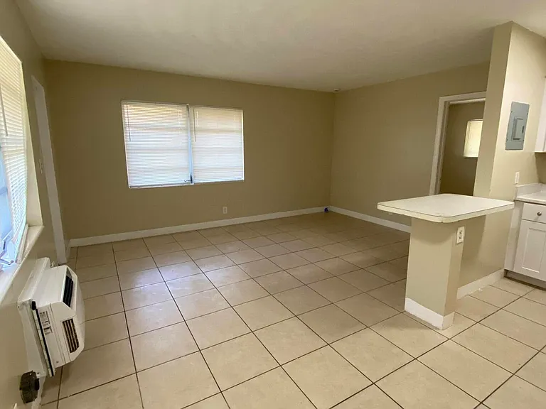 1019 NW 5th Ave #6 — Photo 8