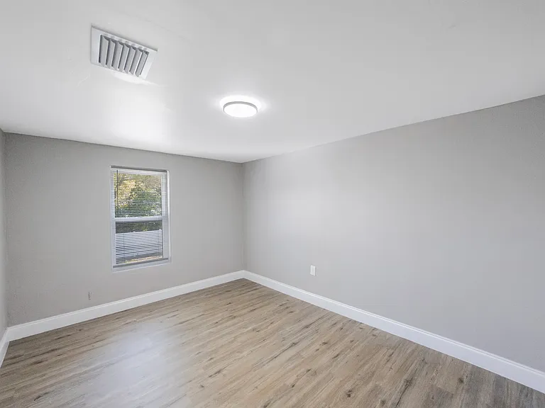 955 9th Ave S #A — Photo 8