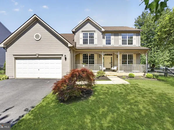 2 Stonehedge Dr, East Windsor, NJ 08520