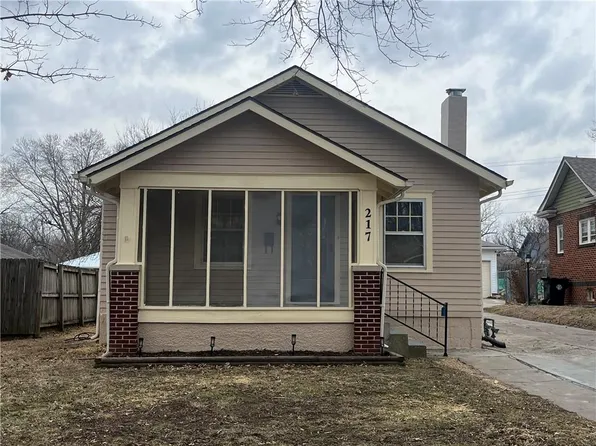 217 N Lake St, Pleasant Hill, MO 64080