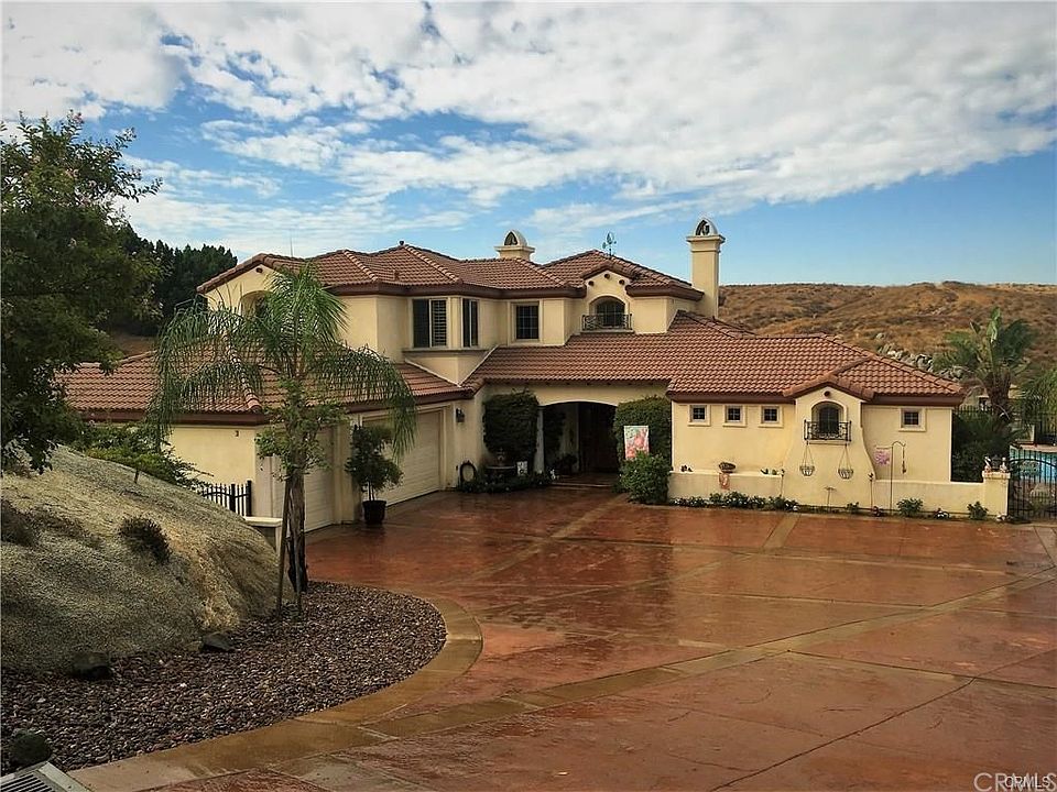 2nd image of 2048 Middle Creek Rd