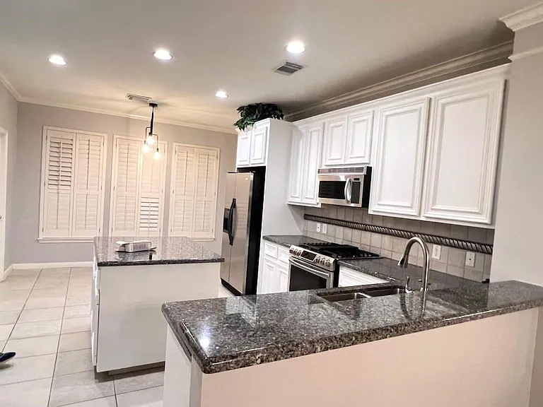 2905 W Dallas St — Photo 2