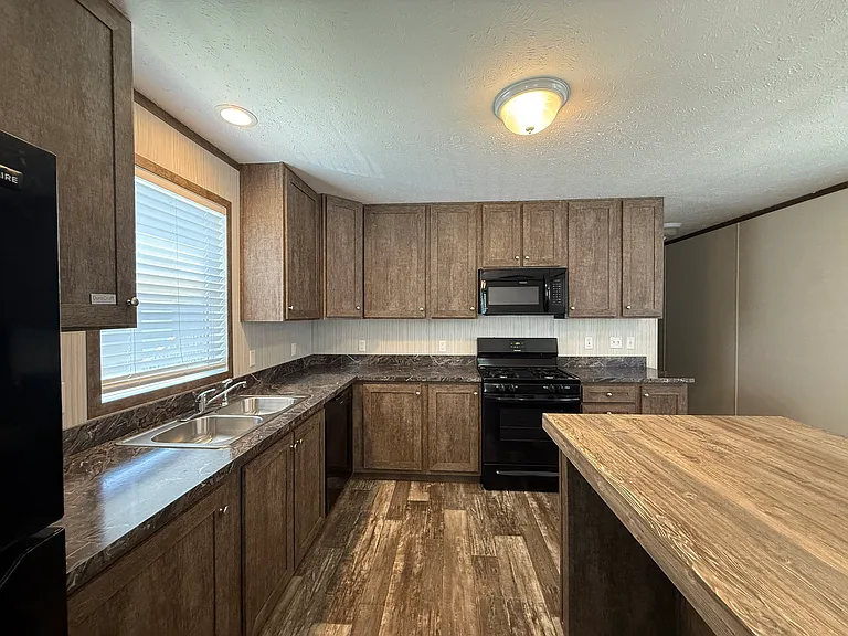 38000 Le Chateau Blvd #49 — Photo 9