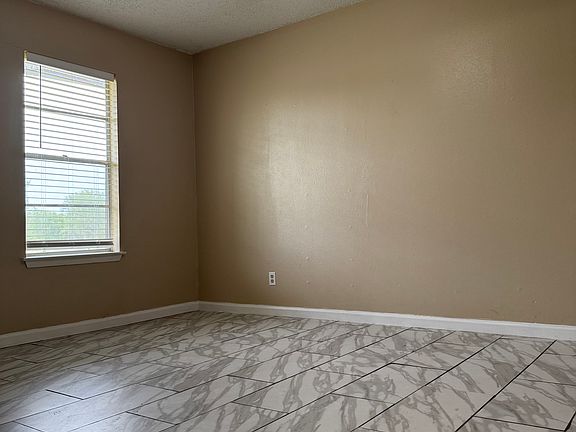 5th image of 1051 Country Club Dr #C-10