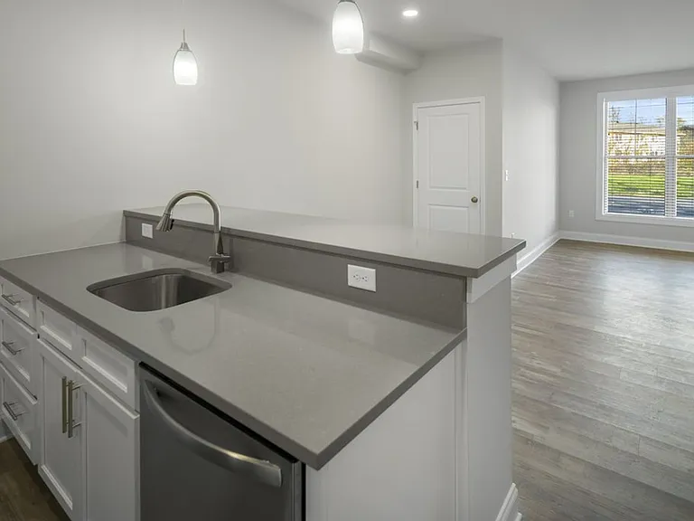 721 Burdeck St — Photo 3
