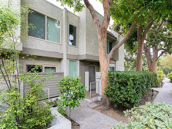 4th image of 11818 Moorpark St Unit F