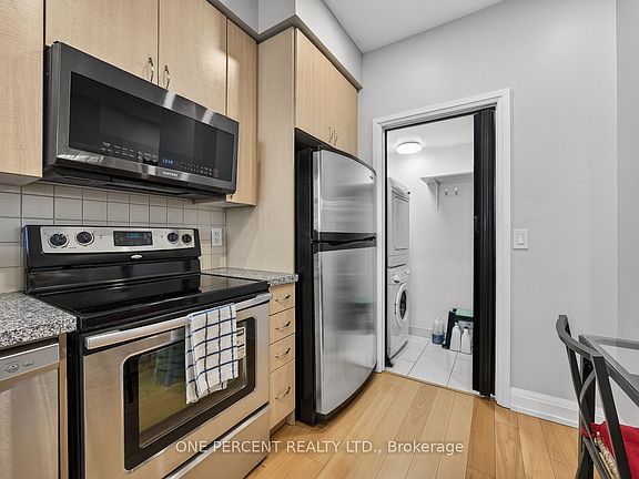 5th image of 55 De Boers Dr #Penthouse 11