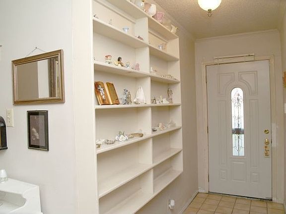 Entry way with built-in book shelves
