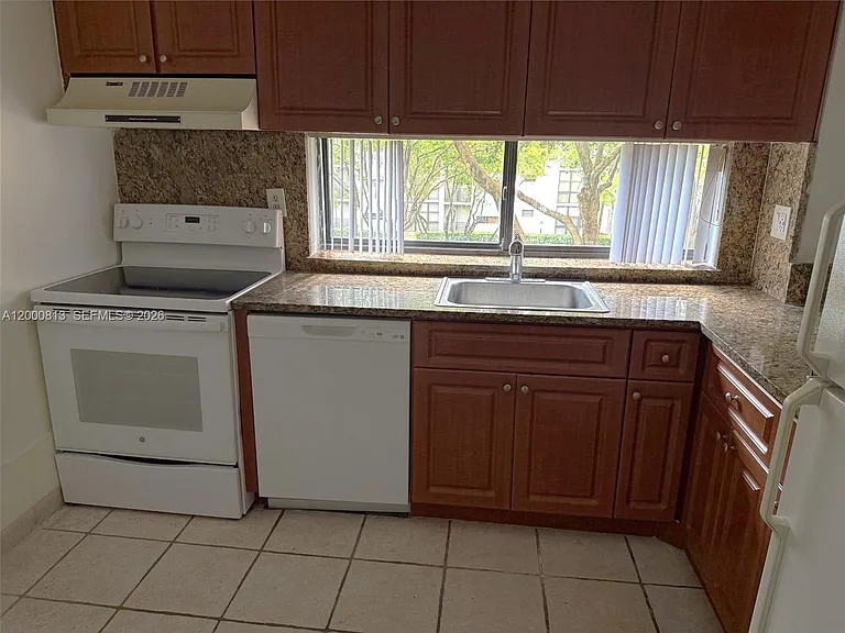16919 N Bay Rd #314 — Photo 30