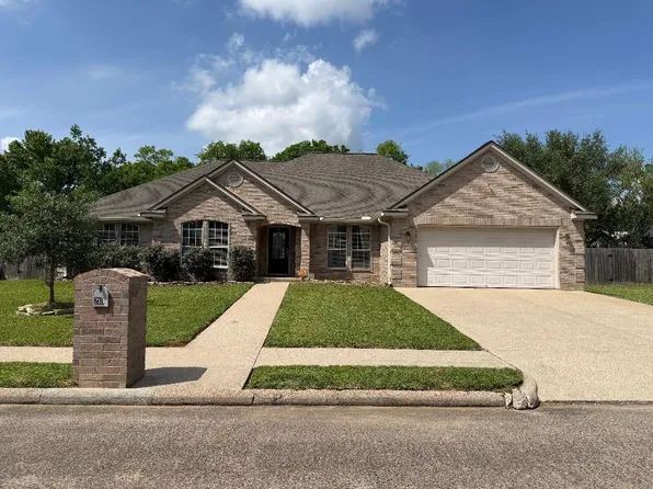 210 Regal Ln, Liberty, TX 77575