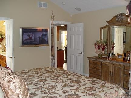 5th image of 3941 Carmela Ct E