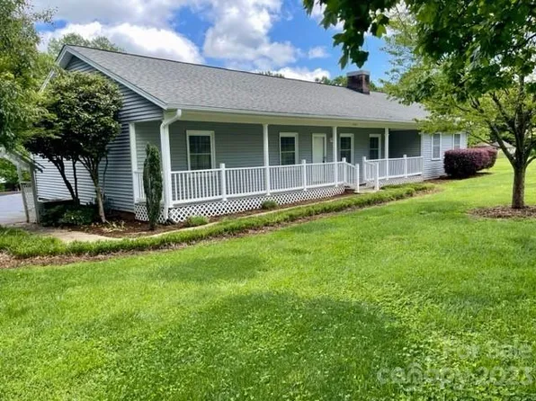 2040 Moss Farm Rd, Hickory, NC 28602