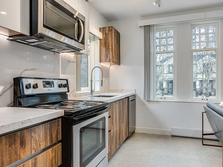 1170 Barclay St #206 — Photo 9