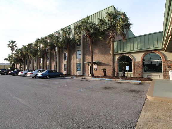 2nd image of 224 E Garden St APT 349