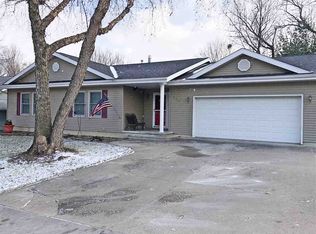 2809 Oak Crest Ct NW, Cedar Rapids, IA 52405