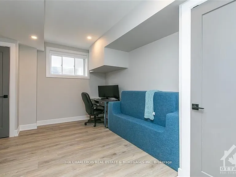 846 Rockson Cres #C — Photo 22
