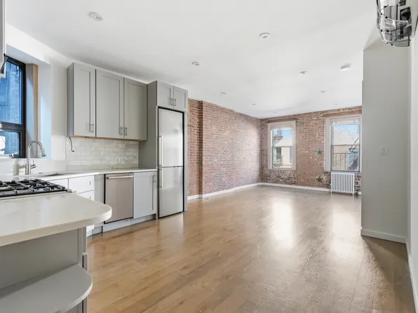 194 West Tenth Street image 1 of 10