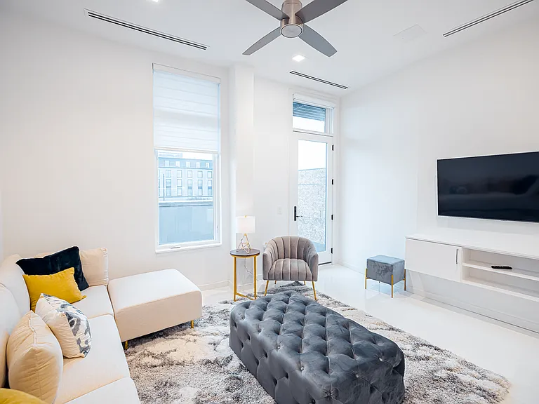 400 Old Woodward Ave #306 — Photo 24