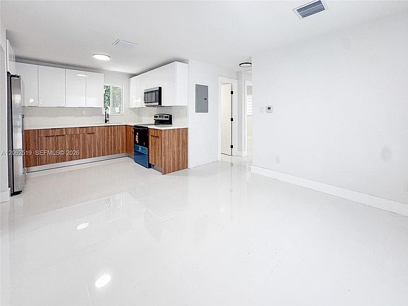 5th image of 3311 NW 9th St