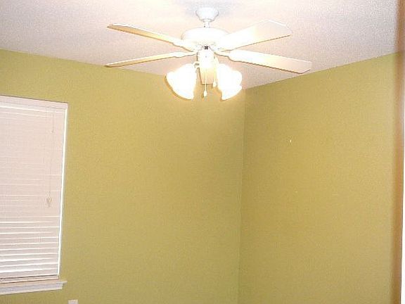 Ceiling fans in all rooms