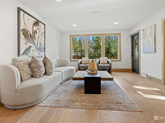 4th image of 11025 17th Avenue NE