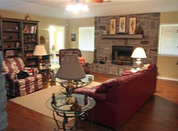 2nd image of 11056 Greenwood Pl