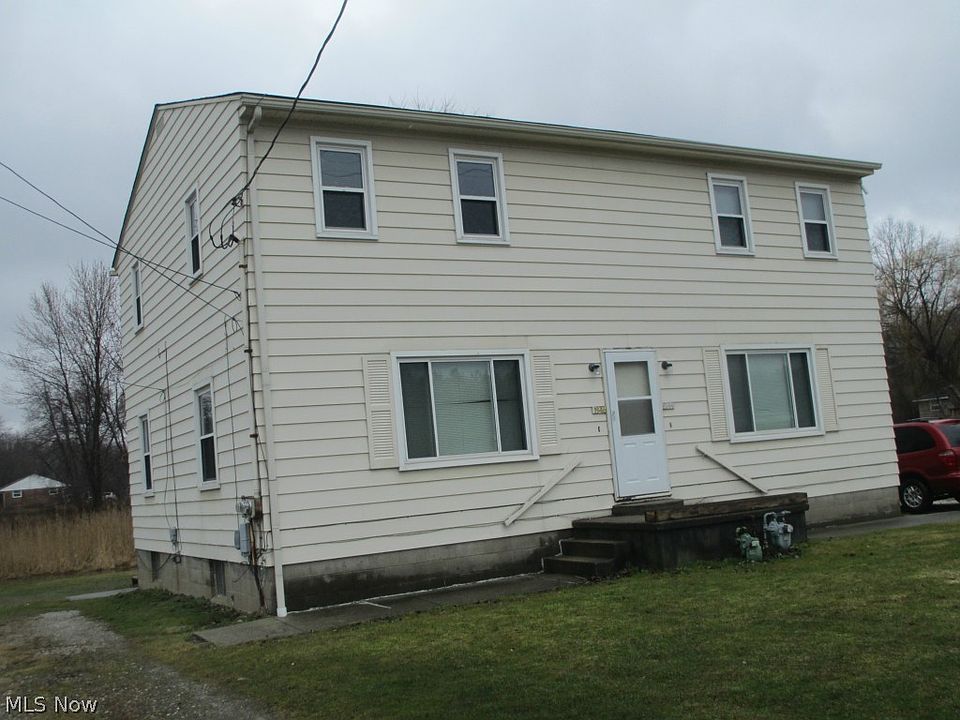 2nd image of 1944-1950 E Summit Rd