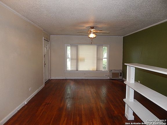 4th image of 2503 W Woodlawn Ave