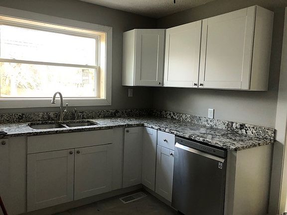 3rd image of 806 Fleming St