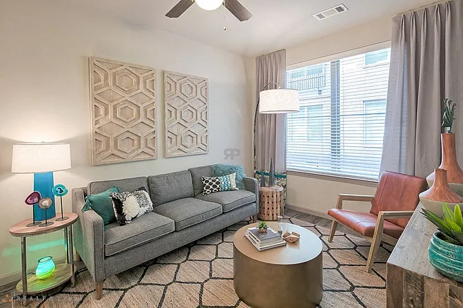 The Maywood Apartments — Photo 4
