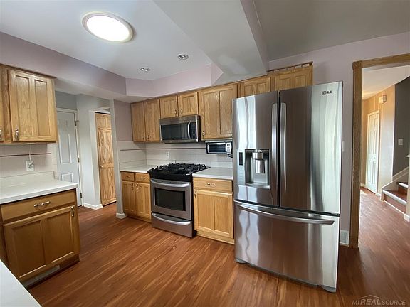 2nd image of 5233 Shelbyshire Dr
