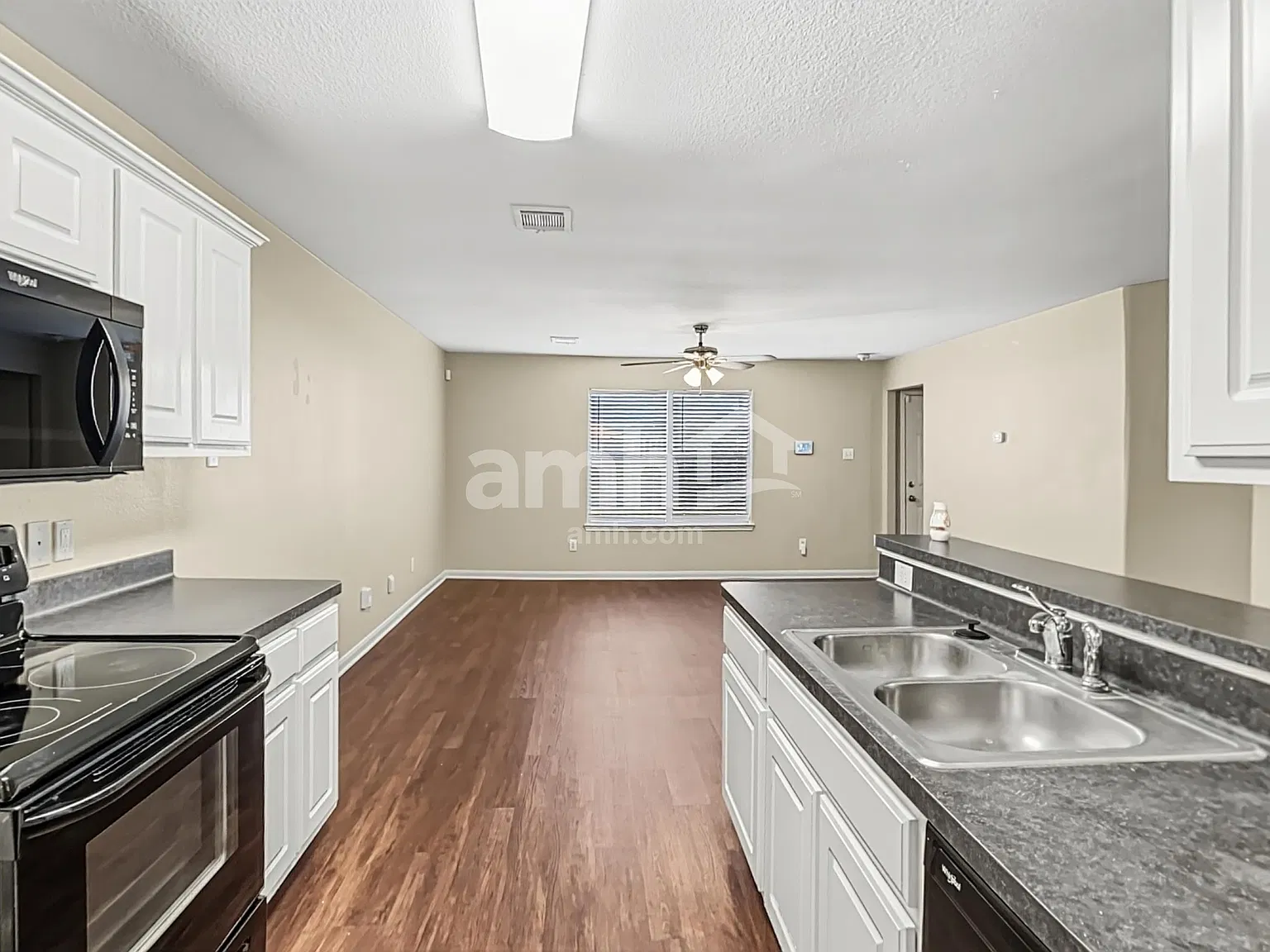 3 bed, 2.0 bath, 1410 sqft, $1,770 — Photo 4