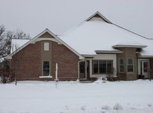 8486 S Deerwood Ln #43, Franklin, WI 53132