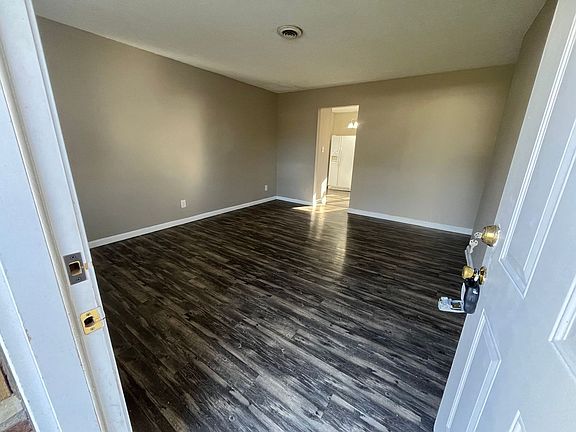 4th image of 2401 Roosevelt Ave