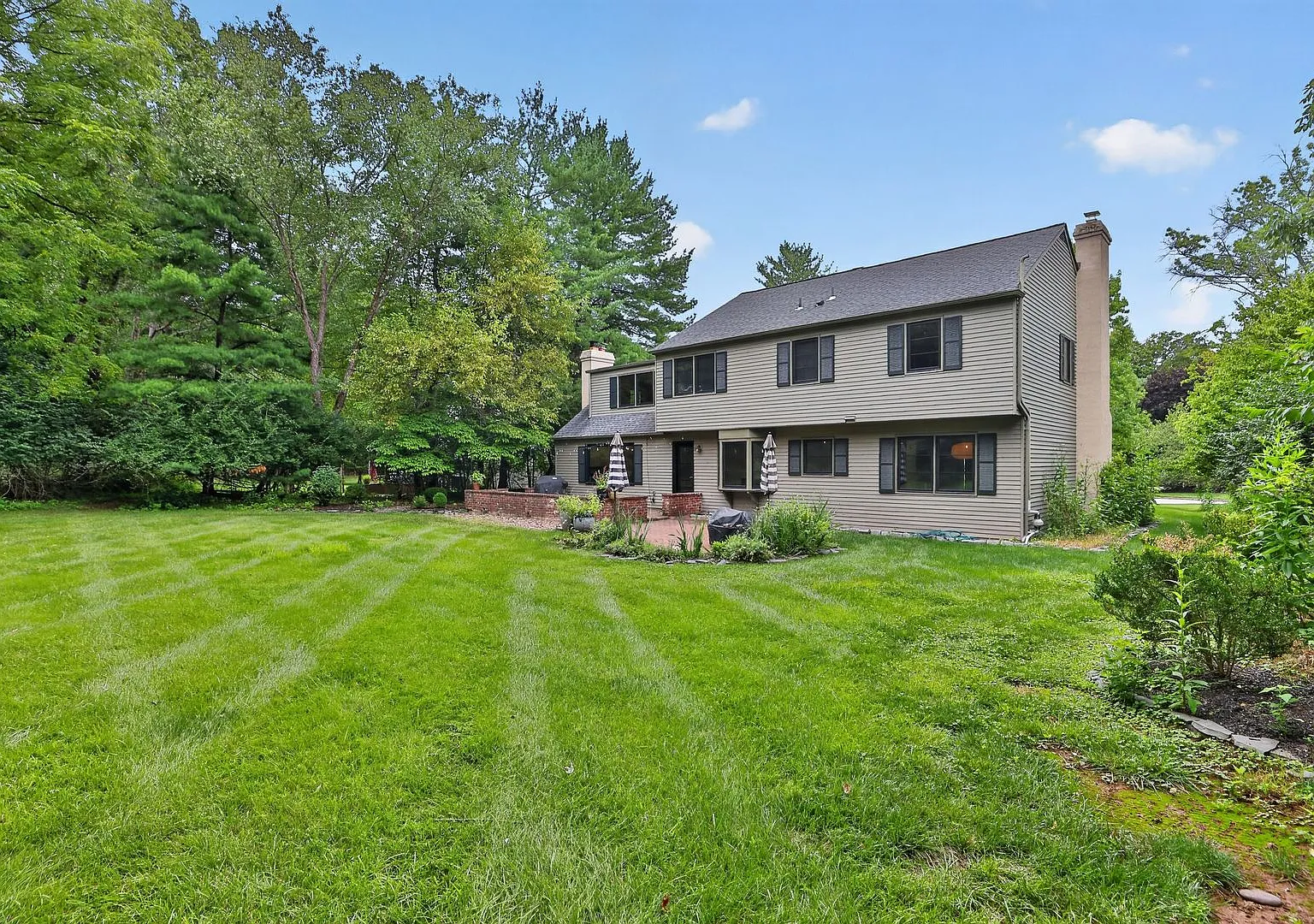 Beautiful 5-Bedroom Spring House Rental! — Photo 1