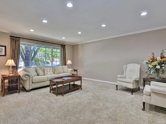 4th image of 490 Las Coches Ct