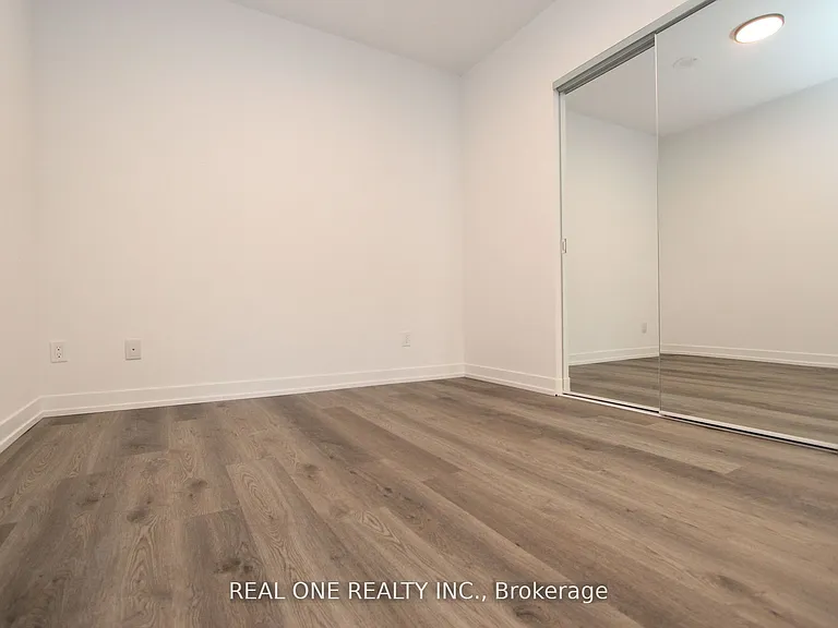 771 Yonge St #1006 — Photo 8