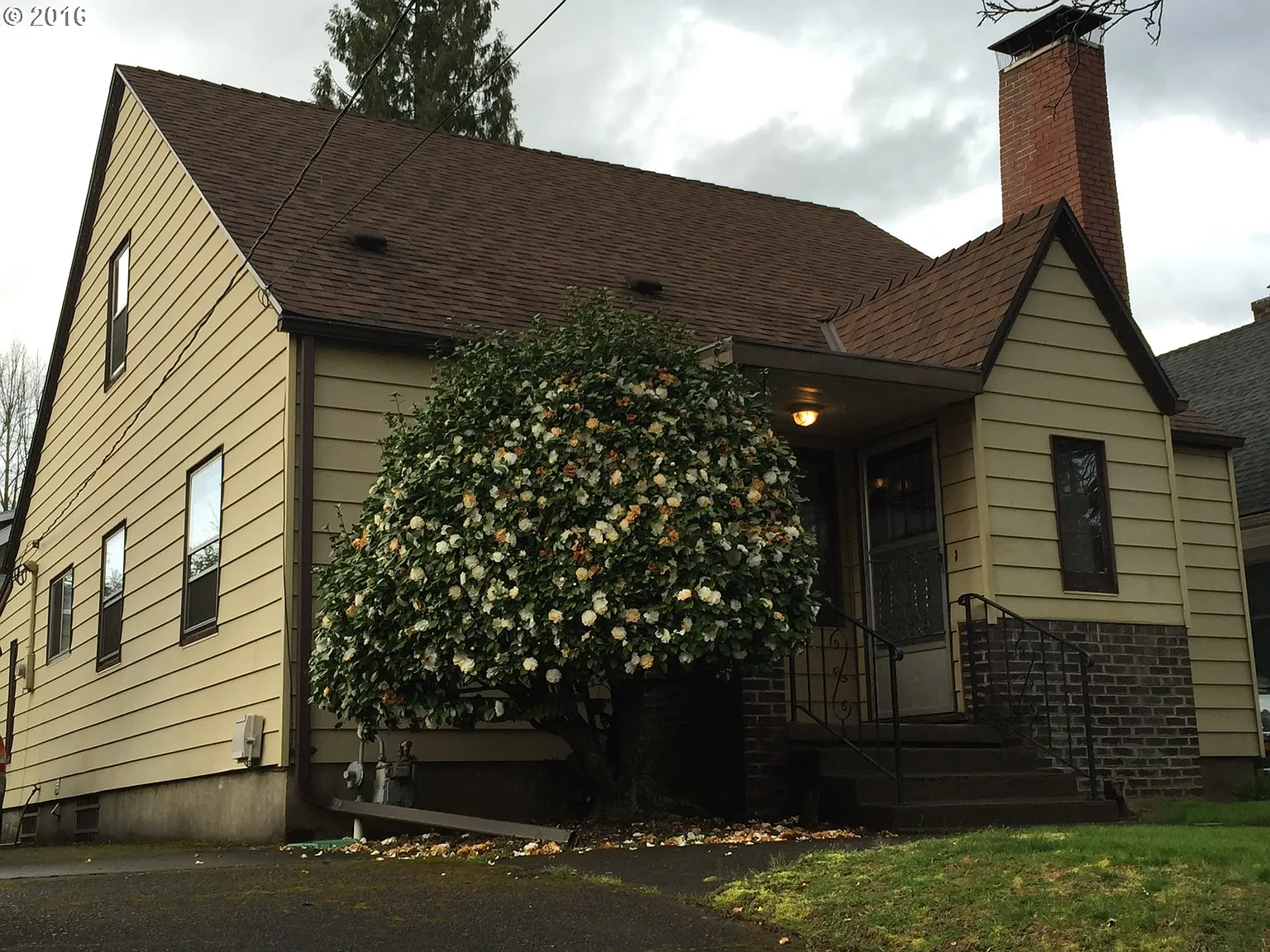 3211 SE Kelly St photo 1