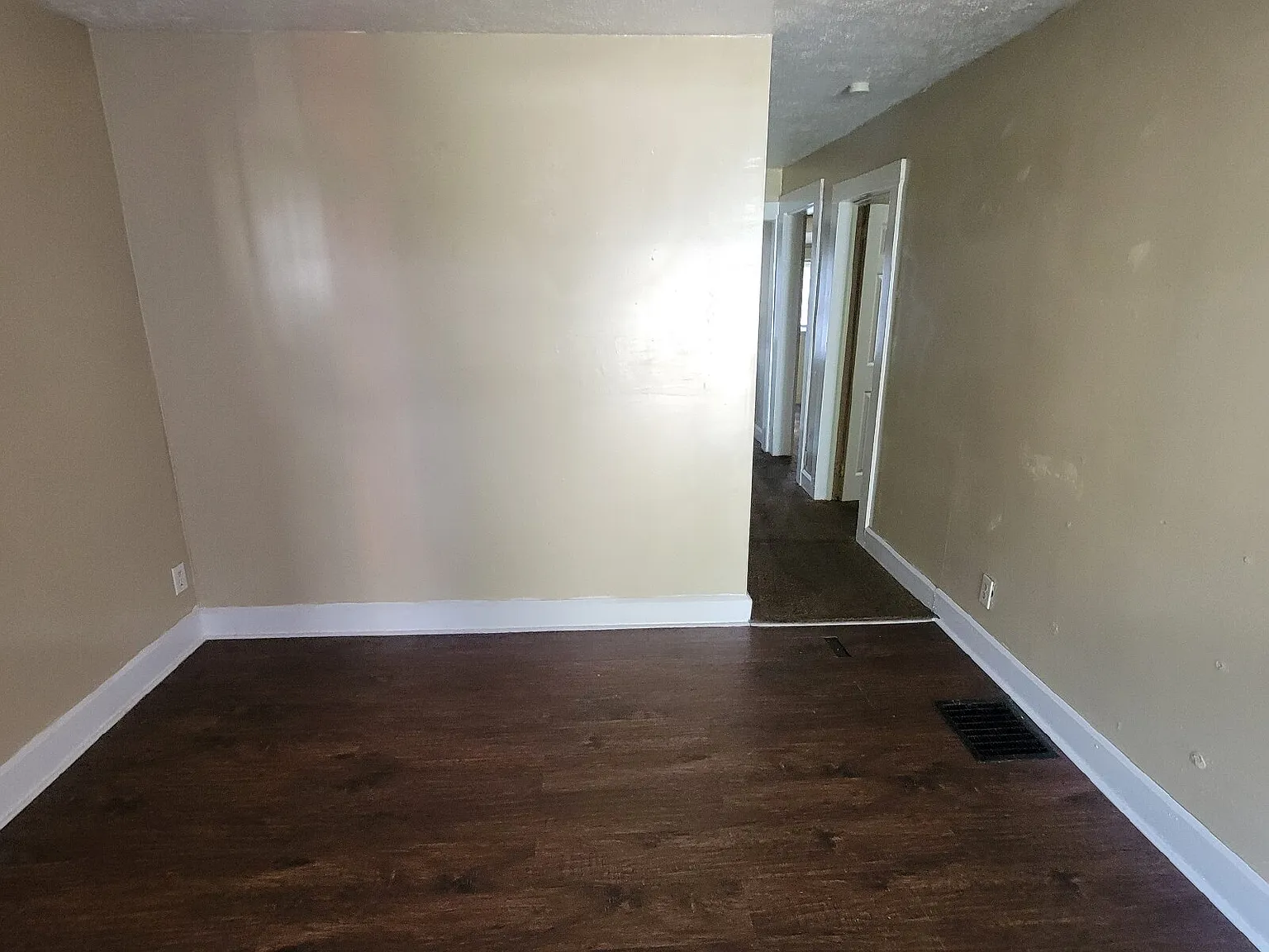 3 bed, $1,075 — Photo 4