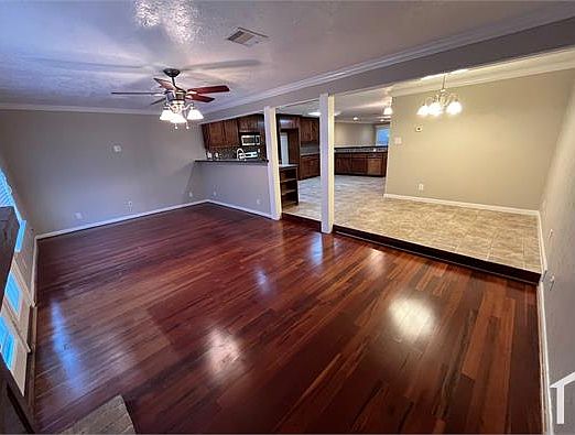 3rd image of 12807 Carvel Ln
